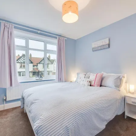 4 Bed In Oc-wa330 Holiday home