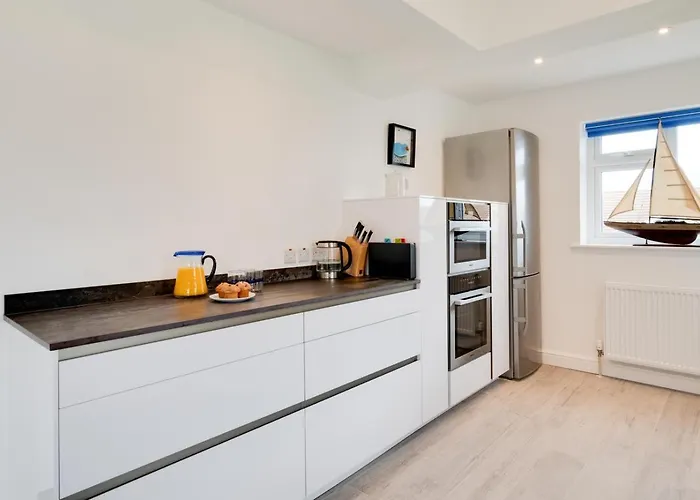 Holiday home 4 Bed In Oc-wa330 *