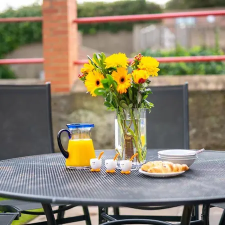 4 Bed In Oc-wa330 Holiday home