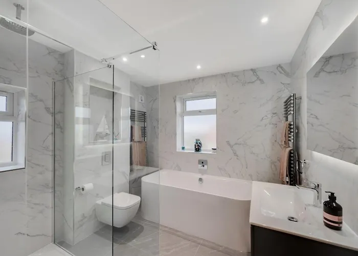 4 Bed In Oc-wa330 Holiday home